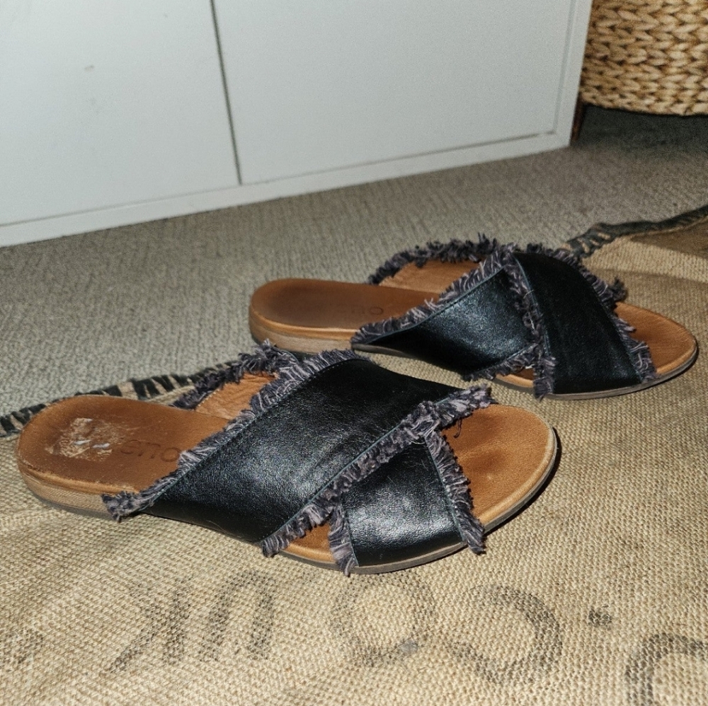 Fringed leather sandals, size 39 (US) 8.5